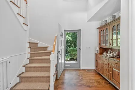 New To Market Farm House in Water Mill Отели рядом с достопримечательностью «Hank's Pumpkintown‎»