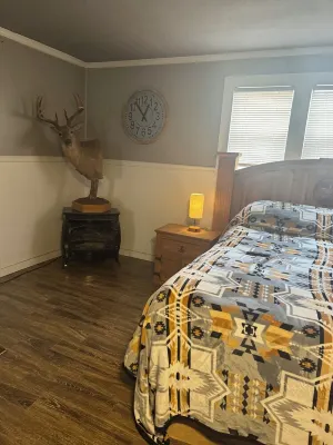 Lake Eufaula Beach front home....relaxing, fishing, boating, and holiday retreat