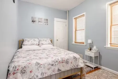 Free parking, Safe Area -close to NYC and Newark Airport,  2-bedroom apartment.