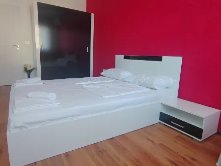 RED ROOM - Beach and Forest Отели рядом с достопримечательностью «Плаж Галата Север»