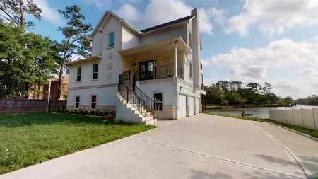 Waterfront Retreat Getaway with Gameroom Firepit Fishing Kayaks