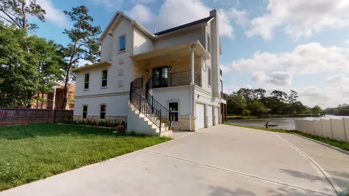 Waterfront Retreat Getaway with Gameroom Firepit Fishing Kayaks Hotels in Dickinson