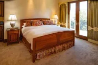 Mediterranean- style luxury Villa in Wine Country