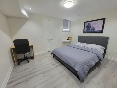 Guest Basement in Scarborough Отели рядом с достопримечательностью «Markham Convention Centre»