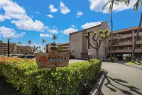 Paradise in Stunning Penthouse with A/C, parking, sleeps 6!Lauloa # 405