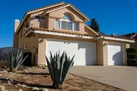 Spacious 4-bedroom house with AC and WiFi in charming Fontana