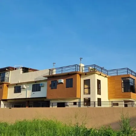 TJM Hot Spring Villa 1, a spacious 5-bedroom, with WiFi, AC in serene Los Baños