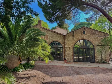 Room with kitchenette in an estate Отели в г. Тюир