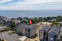 "Peaceful Oceanside Escape – 3BR Home w/ View Deck, Fast WiFi & Full Kitchen" Hotels in Oceanside