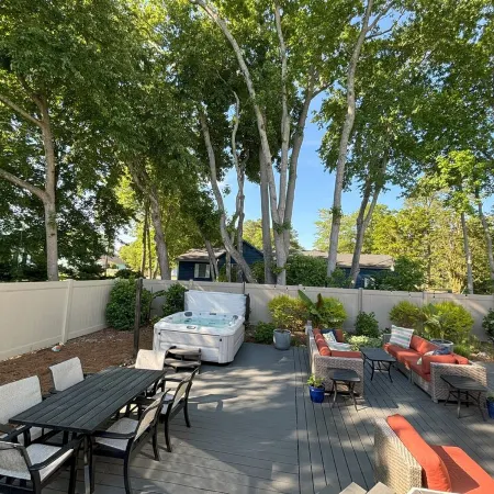 NEW! Charming Cottage, Pet friendly, Hot tub, Dock & Pool Access-2 mi to Beach