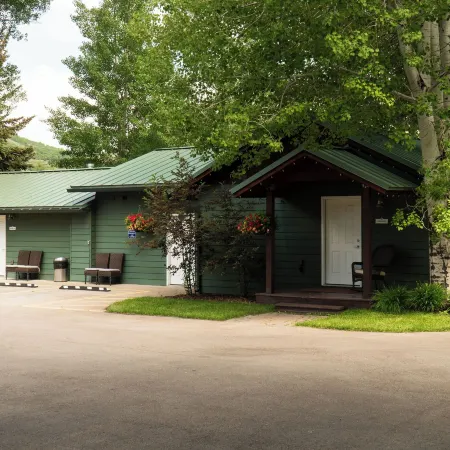 Huff House Inn and Cabins