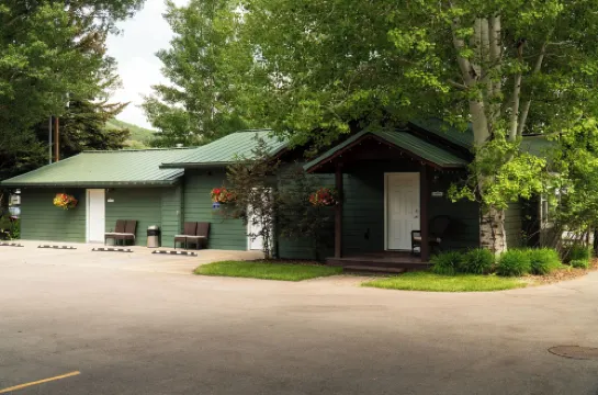 Huff House Inn and Cabins