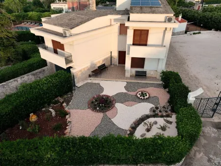 Beautiful Villa with swimming pool, relaxation area, fitness area, equipped with all amenities