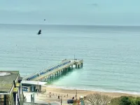 Pier View Retreat - Close to Beach - Sea Views With Parking