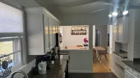 Charming 2-bedroom house in Bridgeport.Trumbull/Fairfield line with AC, WiFi. Bridgeport Public Library Main Branch附近的飯店