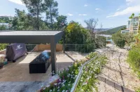 Exceptional villa in Carqueiranne Hotels near Thomas Teddy