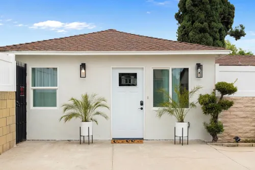 Cozy & Dreamy Getaway home ! Hotels in Montebello