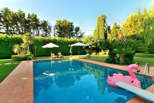 Pool Villa DesmiraDive in the pleasure and relax by the pool, close to the sea.