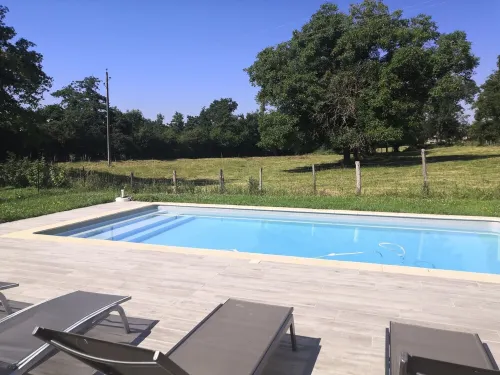 Beaujolais house with charm, pool, fireplace Hotels in Gleize