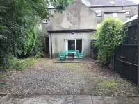 Large Character Townhouse TIPPERARY Town Centre shops nearby sleep ONLY 9 People Hotels in 