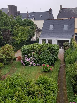 Cottage 7 mins from the sea فنادق في Ploneour-Lanvern