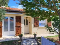 Family home in Fouras - enclosed garden near beach and market Hotels in Fouras