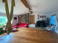 75 Acre Summer Retreat with Private Swimming Pond, Trails, and Cedar Hot Tub Hotels in Taghkanic