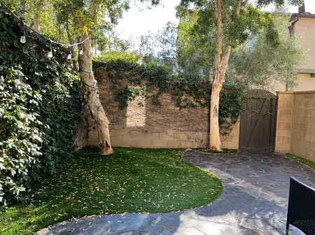 Cozy home in Turtle Ridge - just 10 minutes from the beach!!! Отели рядом с достопримечательностью «Университет Калифорния Ирвайн»