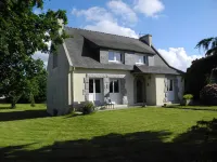 Maison Spacieuse à Plouarzel Proche des Commerces et à 3 km des Plages