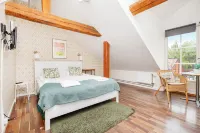 Hotell Röda Magasinet Hotels near Långbergsparken