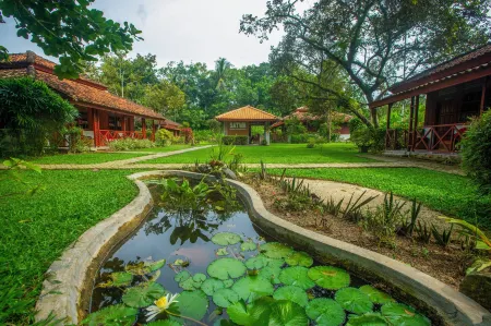 The Satwa Elephant Ecolodge Отели в г. East Lampung Regency