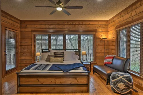 Hot Tub, Grill: Hilltop Log Cabin in Hot Springs! - 3-Star