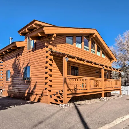 Pet-Friendly Cloudcroft Cabin Walk to Shop, Food
