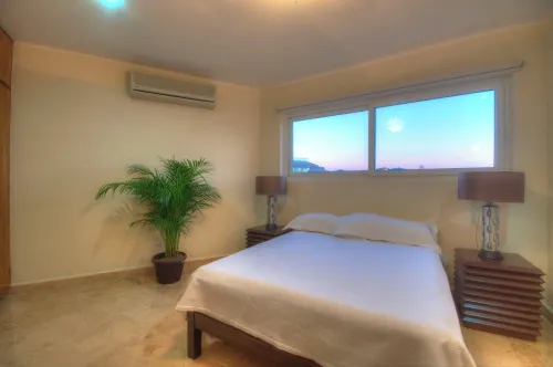 Farito Beachfront Penthouse, Surf & Paddle Board.
