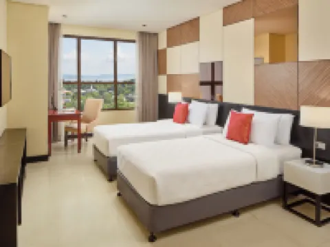 サミット ホテル タクロバン タクロバンのホテル