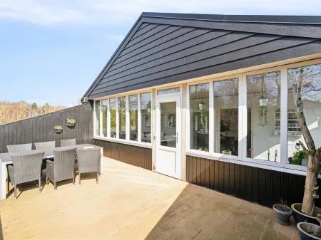 "Vemund" - 500m from the sea Отели в г. Обенро