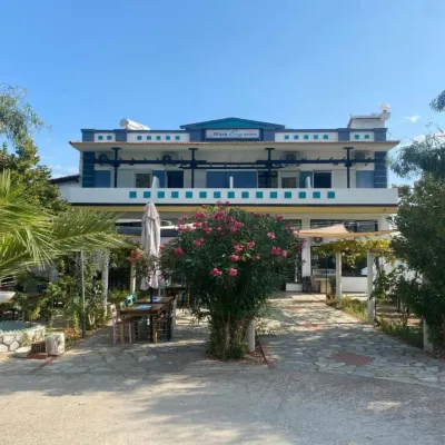 Blue Bay Beach Hotel ポリグノトウ・ヴァギ博物館周辺のホテル