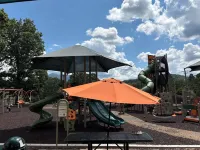 Relaxing Farmhouse, pet friendly, walk to town - 3-Star