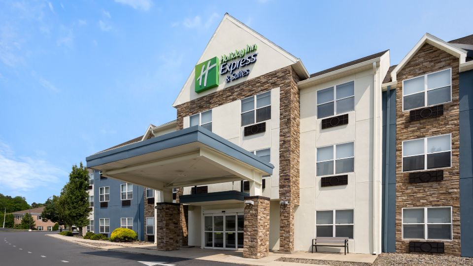 Holiday Inn Express & Suites WYOMISSING by IHG