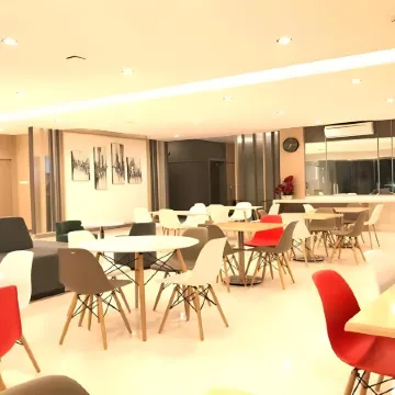 Front One Hotel Gresik