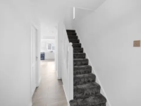 4 Bed - Sleeps 8 - Free Parking - Garden Hotels in Dagenham