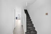 4 Bed - Sleeps 8 - Free Parking - Garden Hotels in Dagenham