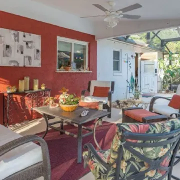 Quiet Oasis in Lovely Neighborhood