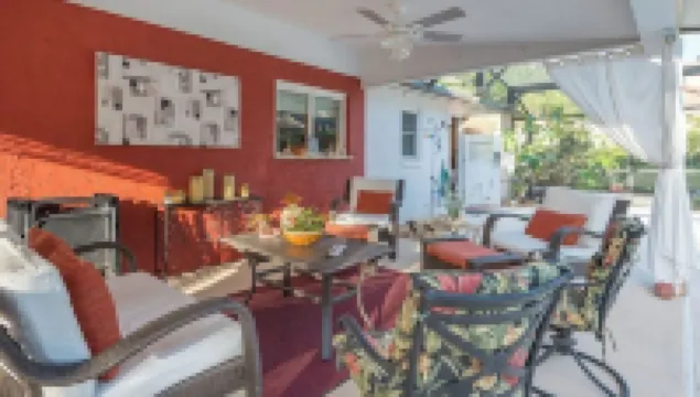 Quiet Oasis in Lovely Neighborhood