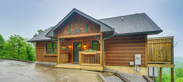 Gatlinburg Cabin in the Clouds: Private Hot Tub Hotels in Sevier County