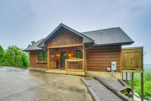 Gatlinburg Cabin in the Clouds: Private Hot Tub - spa