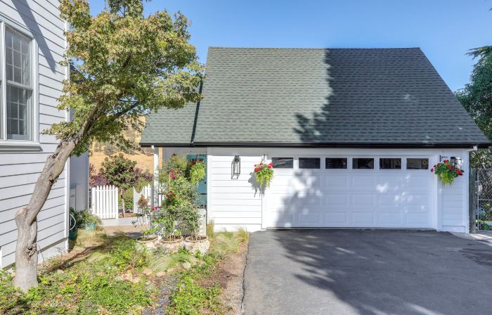 Steps to Sutter Creek Chic Wine Country Cottage