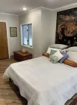 Hidden Hemlock Retreat Sauna, Spa Tub, Fireplace, 500M Wi-fi, L2+ EV Charger