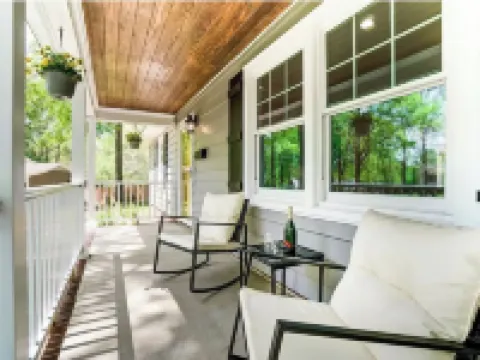 Charming Getaway on the Greenway! Hotels in Fort Mill