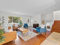 Dog Friendly with Fully Fenced Half Acre Yard, Prime Location, and in-Law Suite! Hotels in Springfield